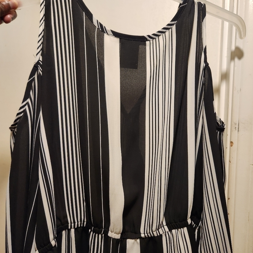 Black and white blouse - Picture 7 of 7